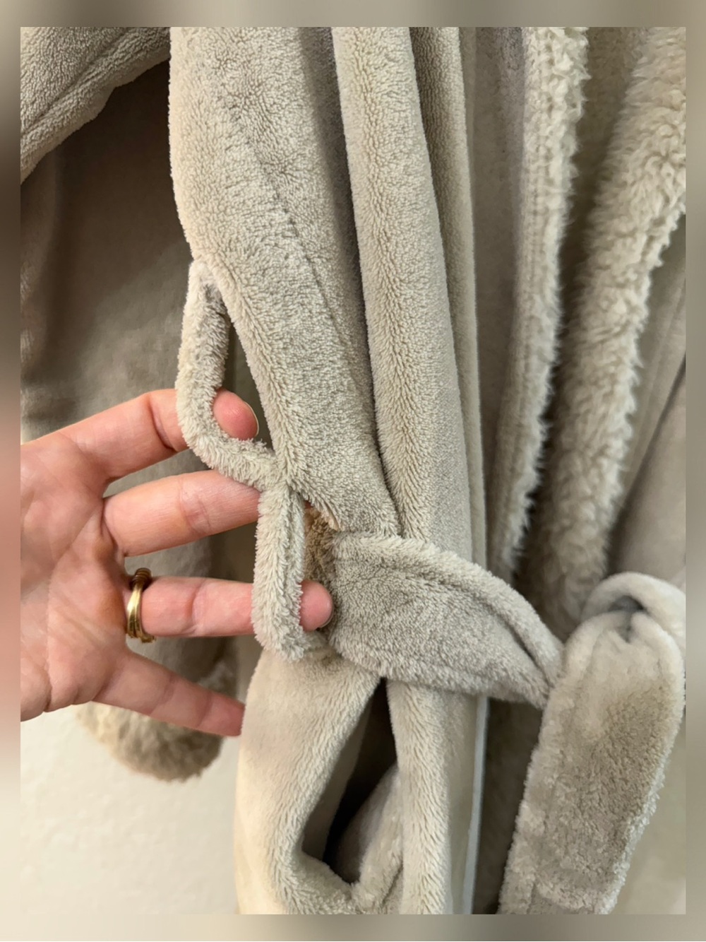 Pottery Barn Hooded Ombre Tipped Faux Fur Robe - S/M - Picture 3 of 9